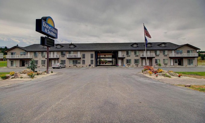 Missoula Hotel | Days Inn & Suites by Wyndham Lolo