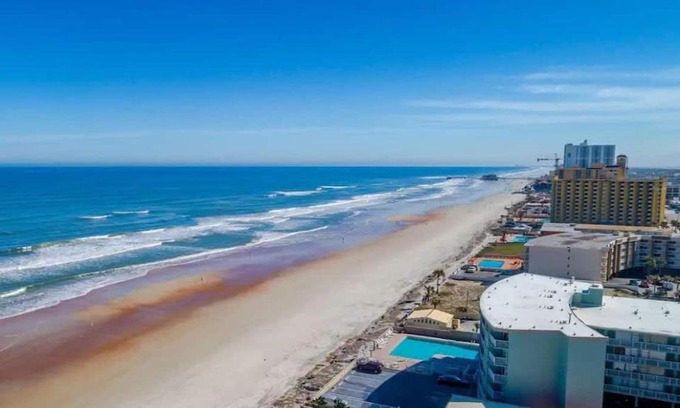 East Daytona Apartment | Daytona Beach Club Condo