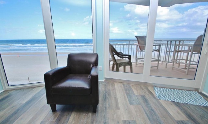 Daytona Beach Shores House | Daytona White Surf 405