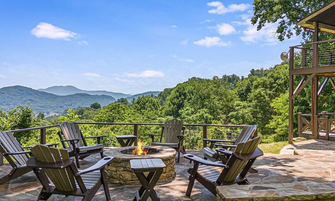Waynesville Cabin | Daze Off | Luxe Log Cabin w/Hot Tub, Views, Games + Biltmore Pass