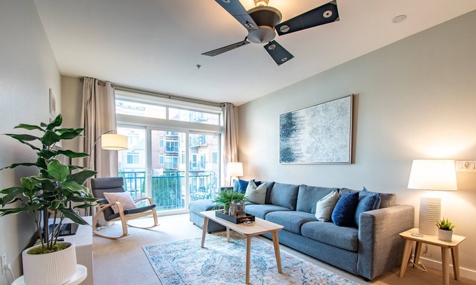 Belltown Condo | Dazzling 2Bed 2Bath Condo in the Heart of Seattle!