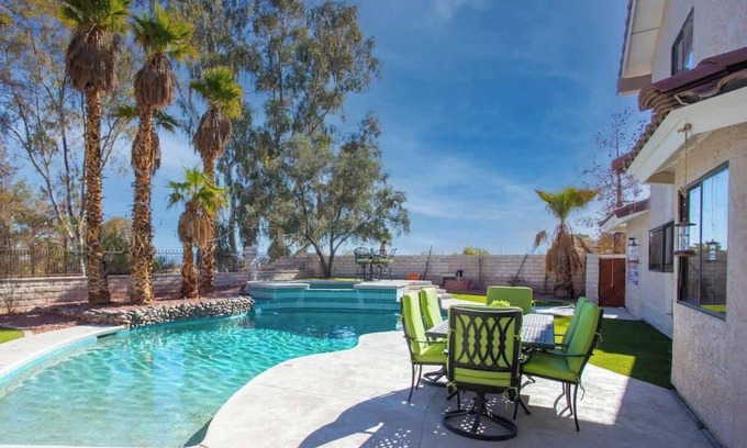 Spring Valley House | Dazzling 5 BR- 5 miles to LV Strip w Pool