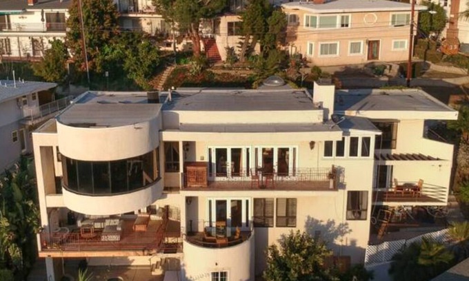 Whittier House | Dazzling three story mansion with impecable views