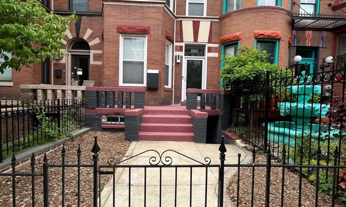 Bloomingdale House | DC brownstone in the historical Bloomingdale district