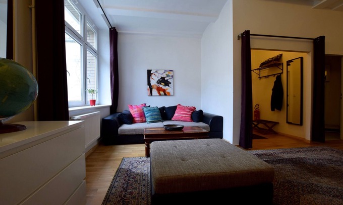 Friedrichshain-Kreuzberg Apartment | Apartment in the heart of Kreuzberg, loft,art,pubs,bars,nightlife,WiFi,up to 4 persons