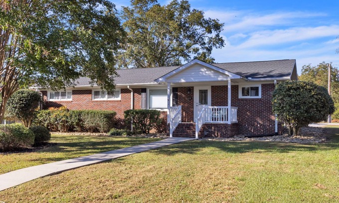 Greenville - Spartanburg House | De Ila's Place-Monthly Rental 5 min from Downtown