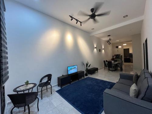 Batu Pahat House | De'Putera Homestay