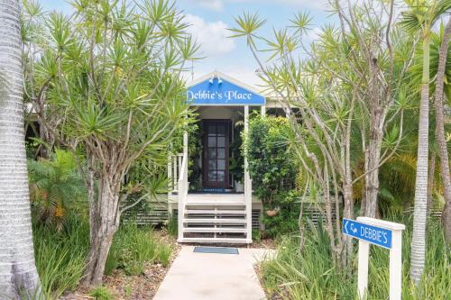 Rainbow Beach Hotel | Debbie's Place