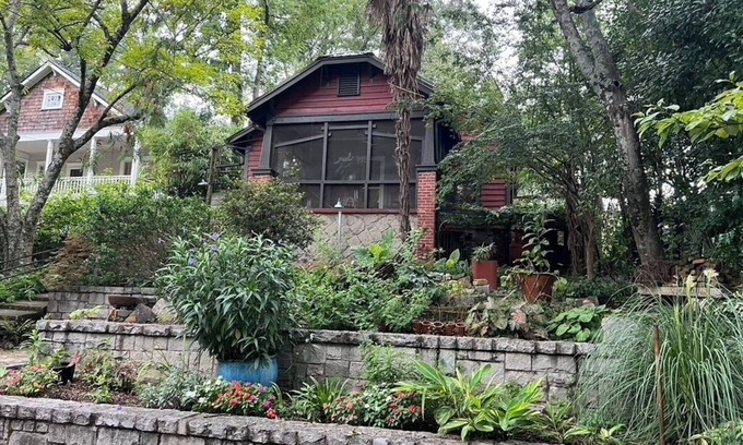 Oakhurst Apartment | Decatur Garden Studio Apartment