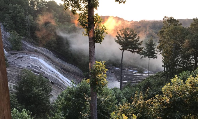 Lake Toxaway Condo | DECEMBER 2025! BOOK 5 NIGHTS GET 10% OFF! SMOKEY MOUNTAINS & WATER FALL VIEW!
