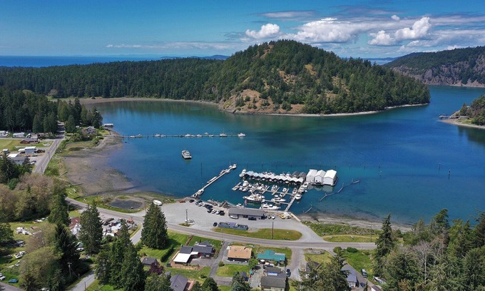 Oak Harbor House | Deception Pass. Stay and play at Cornet Bay with all your home amenities.