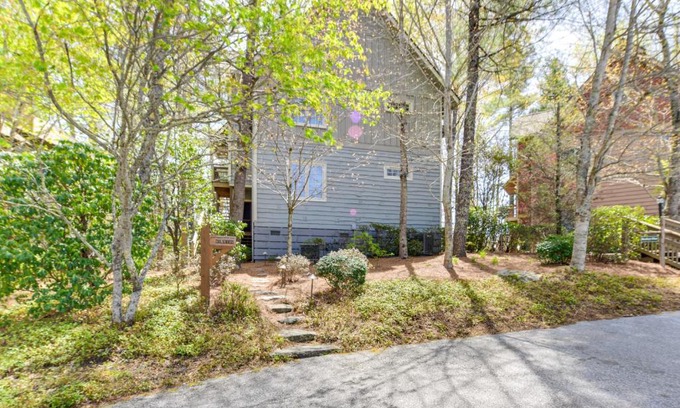 Cashiers Apartment | Deck and Golf Course Views Inviting Cashiers Condo