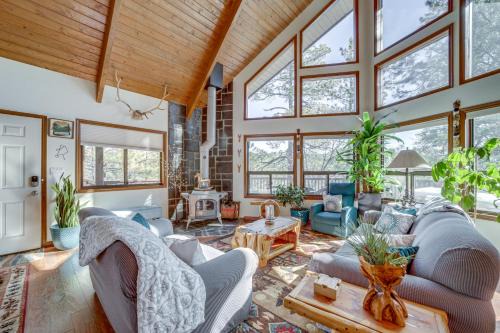 Munds Park House | Deck and Scenic Views Munds Park Cabin!