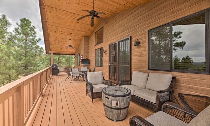 Sierra Pines House | Deck and Views Dog-Friendly Cabin in Show Low!