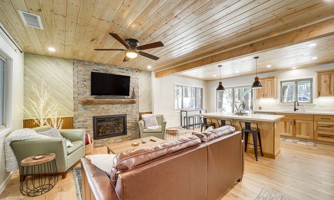 Munds Park Cabin | Deck & Fire Pit: Modern Munds Park Retreat!