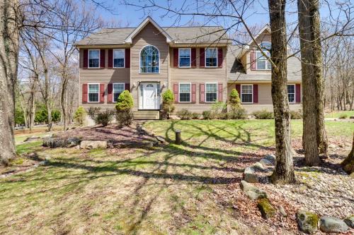 Albrightsville House | Deck, Game Room and Fire Pit Poconos Retreat