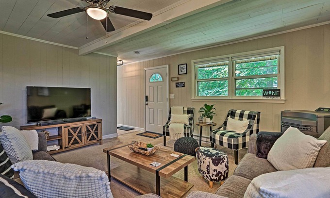 East Stroudsburg House | Deck & Gas Grill: Modern East Stroudsburg Home!