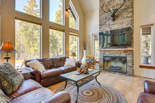 Packwood House | Deck, Hot Tub and Fire Pit Mtn-View Packwood Cabin