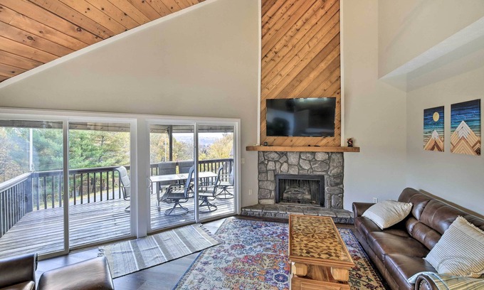Lynn Garden House | Deck & Mtn Views: 'Fain Chalet' in Kingsport