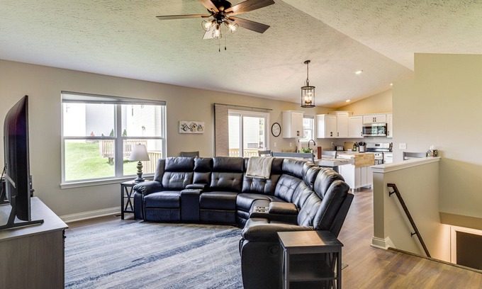 Dry Ridge House | Deck & Outdoor Dining: Family Getaway in Dry Ridge