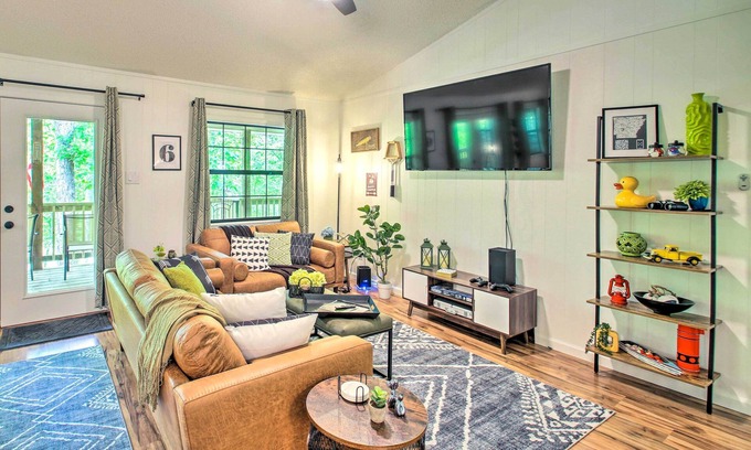 Jones Mills House | Deck & Resort Amenities: Hot Springs Home!