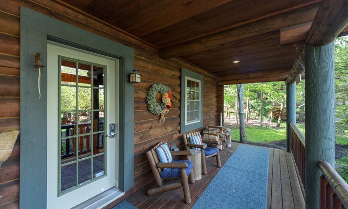 Thayerville Cabin | Deep Creek Cabin w/Fireplace & Year-Round Comfort