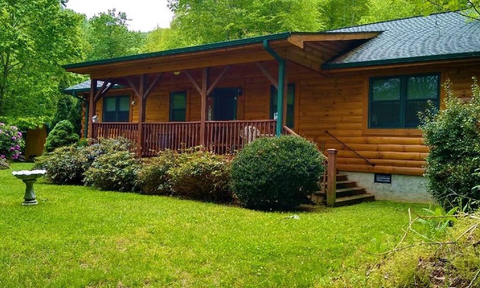 Waynesville Cabin | Deer Country Vacation Cabins #5 - Long Range View