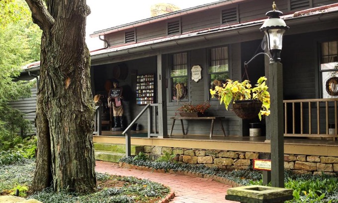 McClellandtown Bed & Breakfast | Deer Creek Winery at Watson Estate