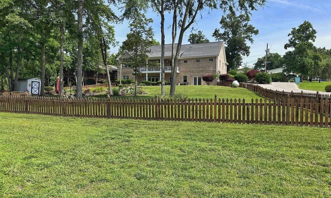 Dandridge House | Deer Run Lakefront Retreat! Sleeps 12!
