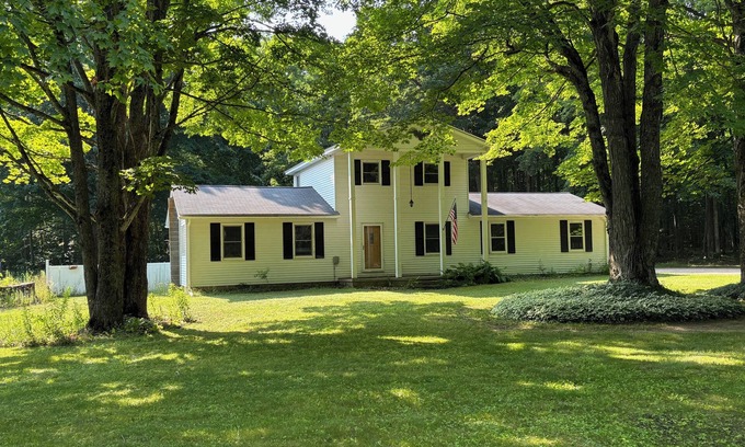 Munising House | Deer Run Retreat, 2 miles from ORV/Snowmobile Trail 422