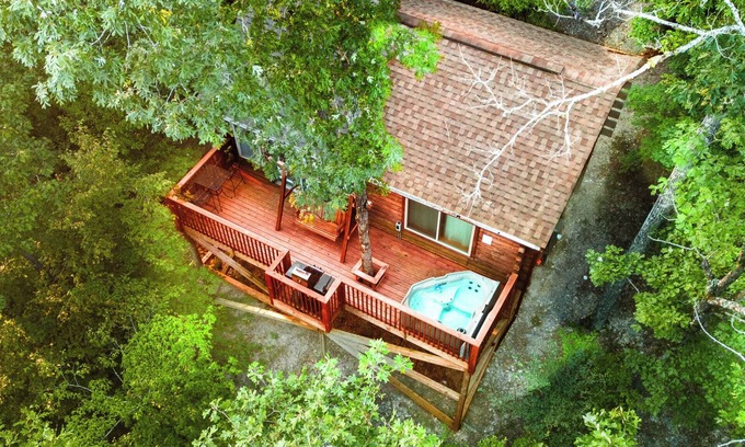 Mid America Cabin | Deer Run Treehouse - Starlight Haven