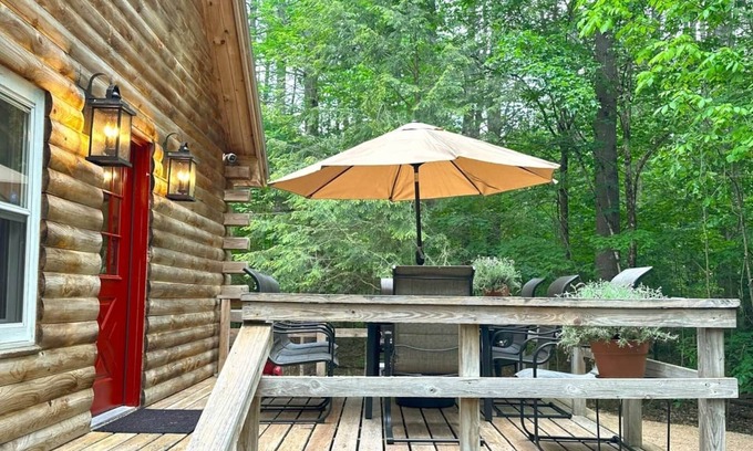 North Creek Cabin | Deer Trail Lodge, Forest Lodge with Hot Tub, Firepit & Fireplace Minutes to Gore