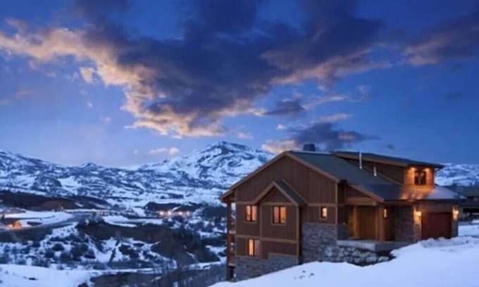 Park City House | Deer Valley Lakeside Ski House *Sleeps 16