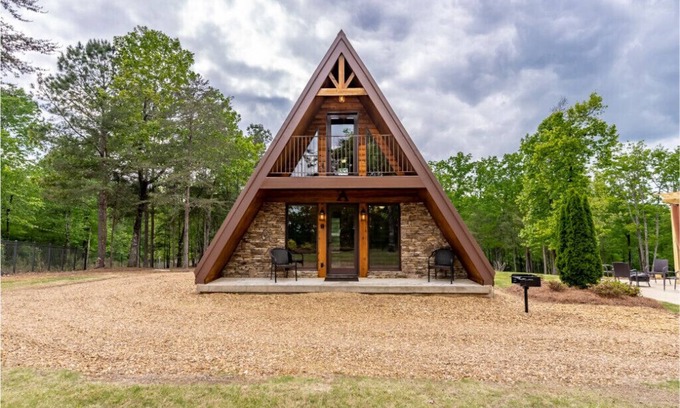 Dawson Cabin | Deer Wood Cabin w/Hot Tub - Sleeps 8