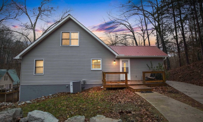 La Follette House | Deerfield Hideaway At Old Smokey 5 Bedroom Home