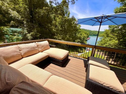 La Follette House | Deerfield Hideaway at Old Smokey home