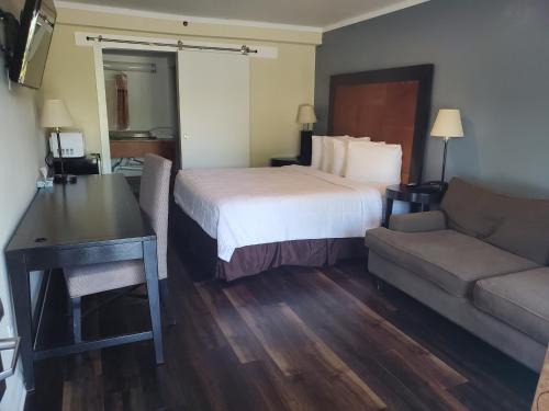 Madison Hotel | Deerfield Inn & Suites