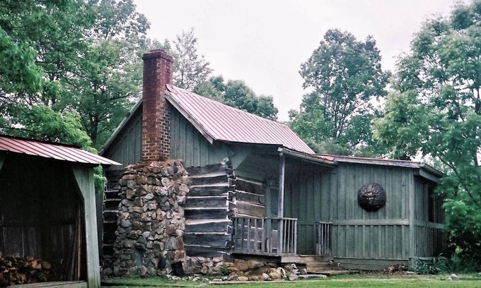 Lexington Cabin | DeHart Cabin: Romantic 1860 Log cabin Retreat!