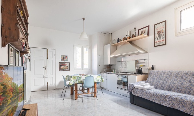 Deiva Marina Apartment | Deiva Marina Central Flat 300 meters from the Station