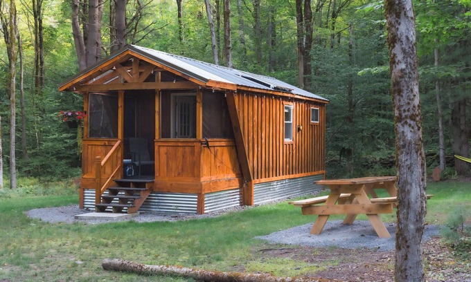 Durhamville Cabin | Deja Yu- Off Grid Forest Glamping Getaway - 1 Bedroom Cabin & detached Bathroom