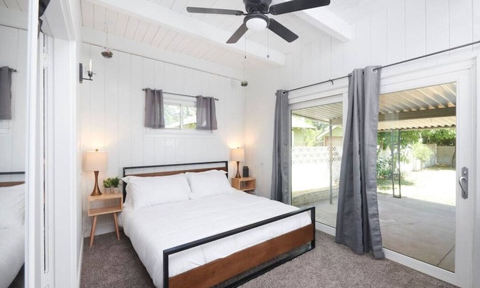 Tower District House | Del Mar Main House - Charming Home I 600Mbps Walk to Tower District