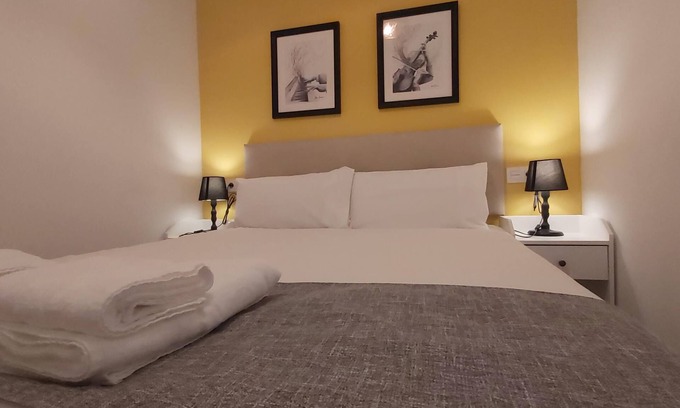 La Goleta Apartment | Del Parque Flats Urban Familiar