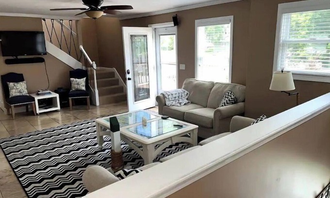 Delavan Lake House | Delavan Lake Bungalow