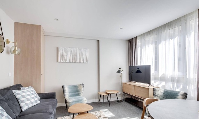 Vanves Apartment | Delight Porte de Versailles