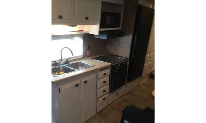 Lake Charles House | Delightful 1-bedroom City camper with free parking