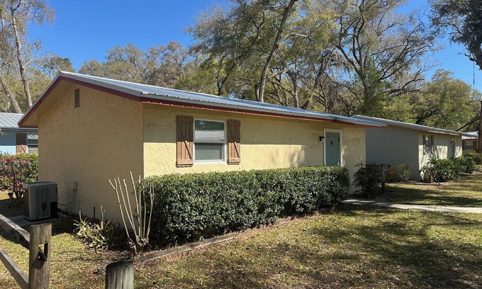 Salt Springs Cabin | Delightful 2 bed cabin with AC in Salt Springs - other cabins available