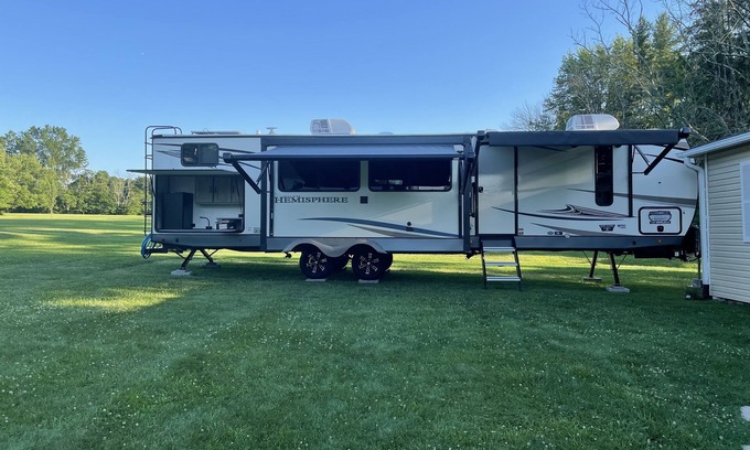 Skillman House | Delightful 2 Bedroom Camper perched on +4 acres w/lots of privacy and amenities