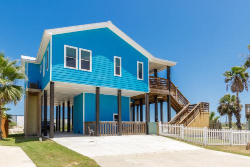 Leeward Sands House | Delightful 3 Bedroom - Pets Monthly Rates