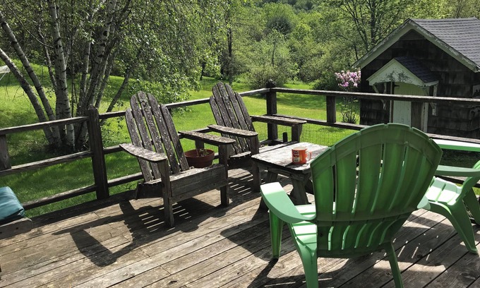 Roscoe House | Delightful 5-bedroom house with WiFi, WBFP, acres of woods and fields in Roscoe