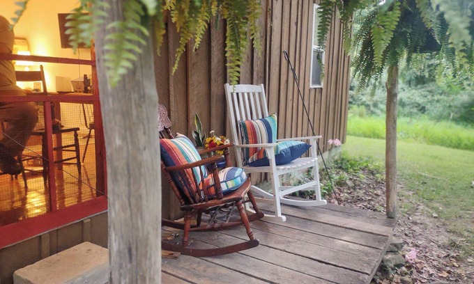 Carbondale Cabin | Delightful Cabin near a wildlife refuge, 6 miles to Carbondale Illinois.